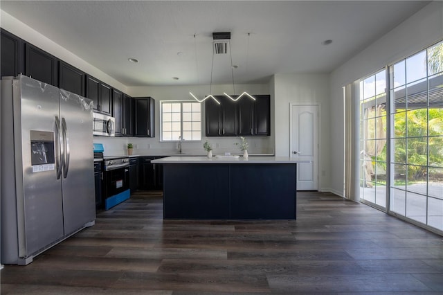 9110 Lantern Oak Way, Land O Lakes, FL 34638 - kitchen featuring stainless steel appliances, dark wood finished floors, dark cabinets, light countertops, and recessed lighting