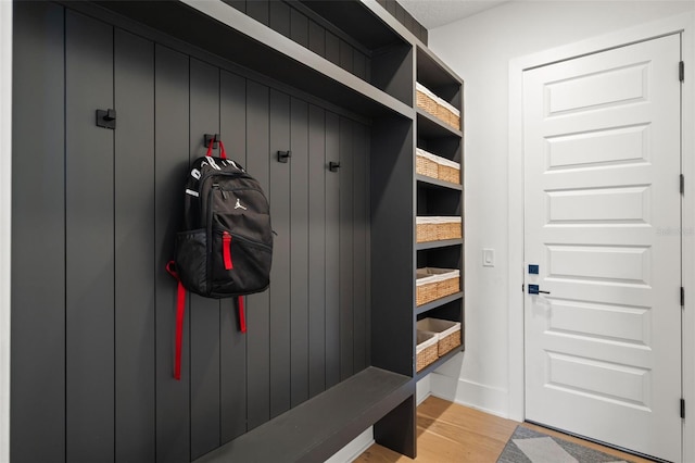 4114 W Neptune St, Tampa, FL 33629 - mudroom featuring light wood-style flooring and baseboards