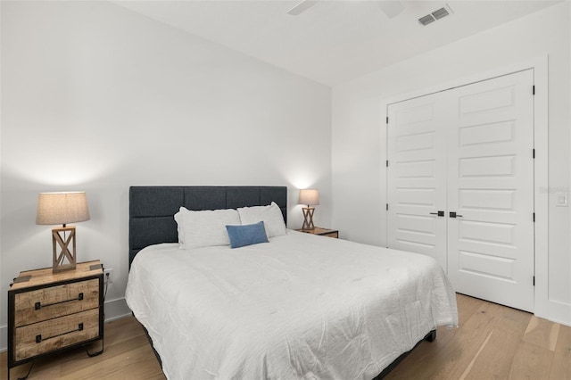 4114 W Neptune St, Tampa, FL 33629 - bedroom featuring wood finished floors, a closet, and a ceiling fan