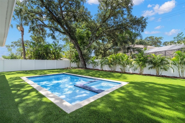 4114 W Neptune St, Tampa, FL 33629 - view of swimming pool featuring a fenced backyard and a pool with connected hot tub
