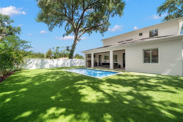 4114 W Neptune St, Tampa, FL 33629 - fenced yard featuring a patio area and a ceiling fan