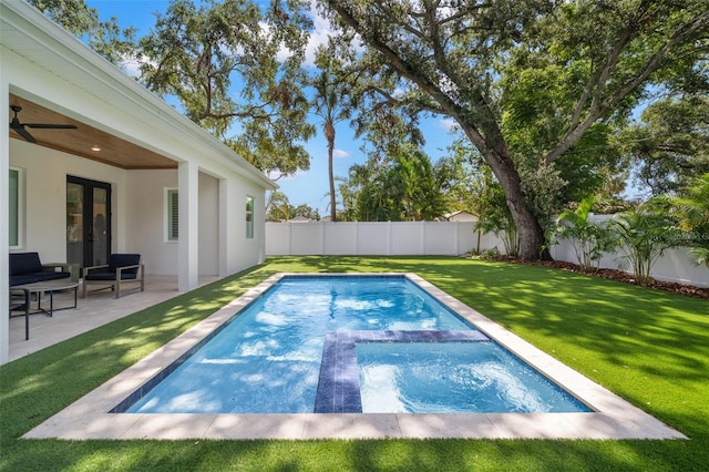 4114 W Neptune St, Tampa, FL 33629 - view of swimming pool with a fenced backyard, a patio, and a pool with connected hot tub