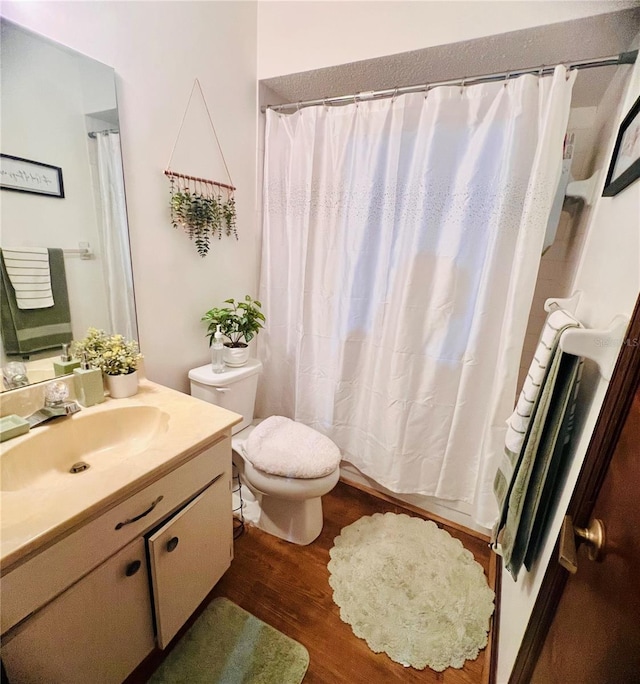 35140 Whispering Oaks Blvd, Dade City, FL 33523 - full bathroom featuring wood finished floors, vanity, and a shower with curtain