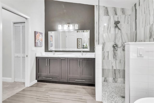 910 Kingscote Ct, Safety Harbor, FL 34695 - bathroom with a marble finish shower, double vanity, and a closet