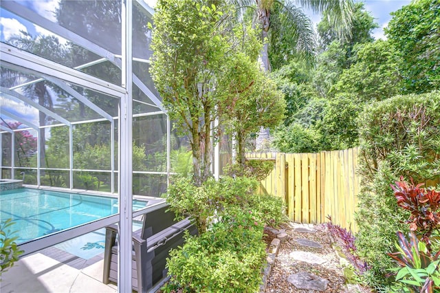 19307 Wind Dancer St, Lutz, FL 33558 - outdoor pool with glass enclosure
