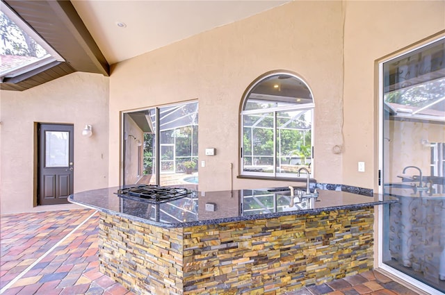 2504 Oak Landing Dr, Brandon, FL 33511 - kitchen with gas stovetop and dark stone counters