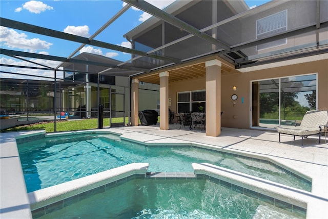 886 Suffolk Pl, Davenport, FL 33896 - view of pool with a pool with connected hot tub, a patio, and a lanai