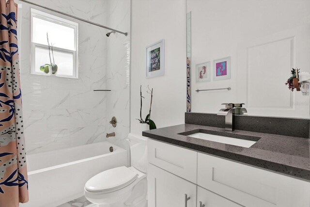 5006 W Idaho St, Tampa, FL 33616 - full bath featuring vanity and shower / tub combo with curtain