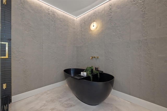 3197 Walnut St NE, Saint Petersburg, FL 33704 - bathroom featuring a soaking tub
