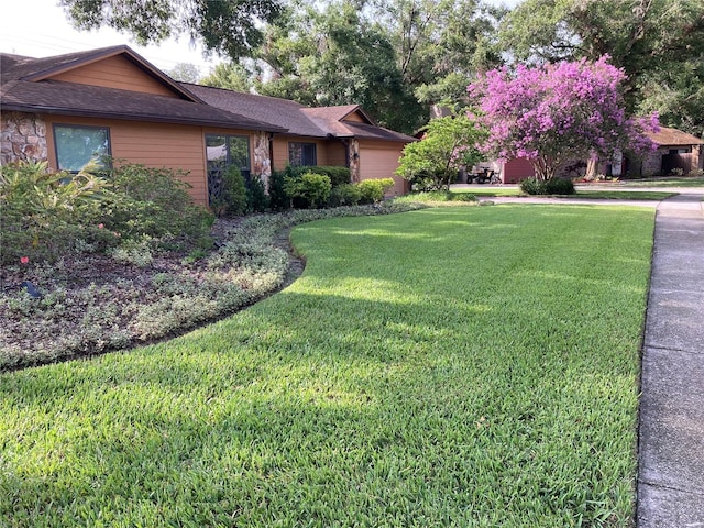 6709 Peachtree Dr, Temple Terrace, FL 33617 - view of grassy yard with a garage