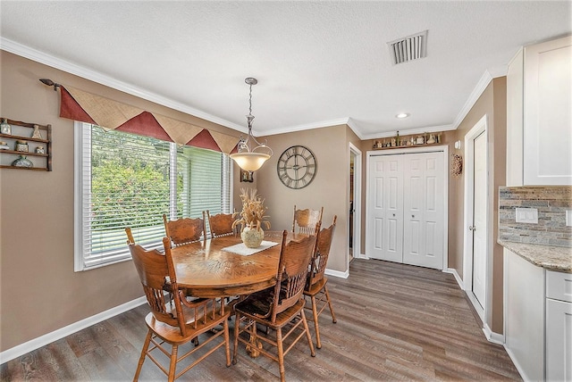 6709 Peachtree Dr, Temple Terrace, FL 33617 - dining space with ornamental molding, wood finished floors, and recessed lighting