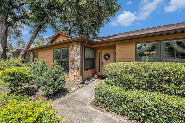 6709 Peachtree Dr, Temple Terrace, FL 33617 - view of front of home