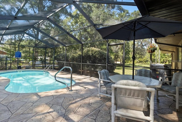 10584 N Dawnflower Pt, Crystal River, FL 34428 - swimming pool featuring a patio, a lanai, and outdoor dining space