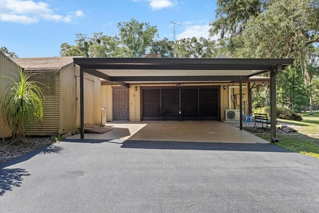 10584 N Dawnflower Pt, Crystal River, FL 34428 - garage featuring asphalt driveway