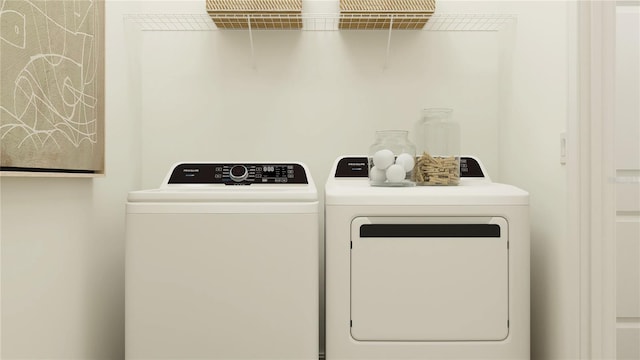 6830 E 115th St, Palmetto, FL 34221 - laundry area with washing machine and clothes dryer