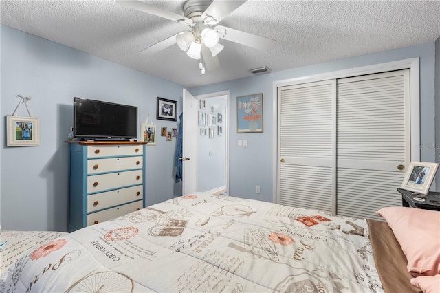 12234 Cider Mill Ln, Hudson, FL 34667 - bedroom featuring a closet, a textured ceiling, and ceiling fan