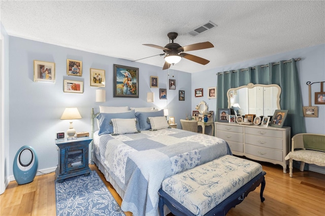 12234 Cider Mill Ln, Hudson, FL 34667 - bedroom featuring wood finished floors, a textured ceiling, and ceiling fan