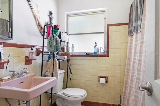4917 99th St N, Saint Petersburg, FL 33708 - bathroom featuring tile walls, plenty of natural light, and a shower with shower curtain