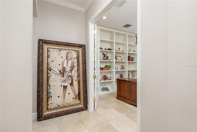 3042 Wentworth Way, Tarpon Springs, FL 34688 - detailed view of ornamental molding