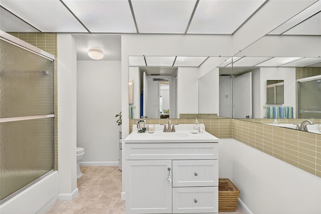 10351 Regal Dr Unit 24, Largo, FL 33774 - bathroom featuring vanity, tasteful backsplash, and bath / shower combo with glass door