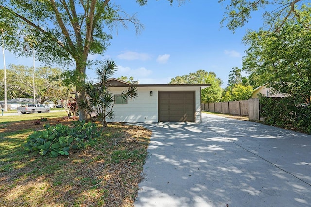 1601 Paloma Ln, Dunedin, FL 34698 - garage featuring concrete driveway