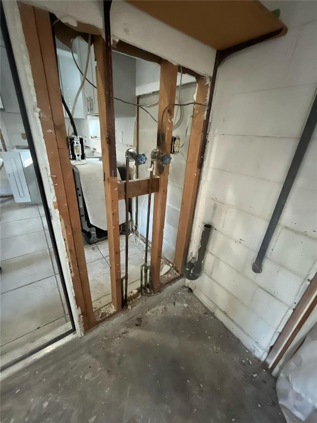 1782 Michigan Ave NE, Saint Petersburg, FL 33703 - unfinished basement featuring oil tank