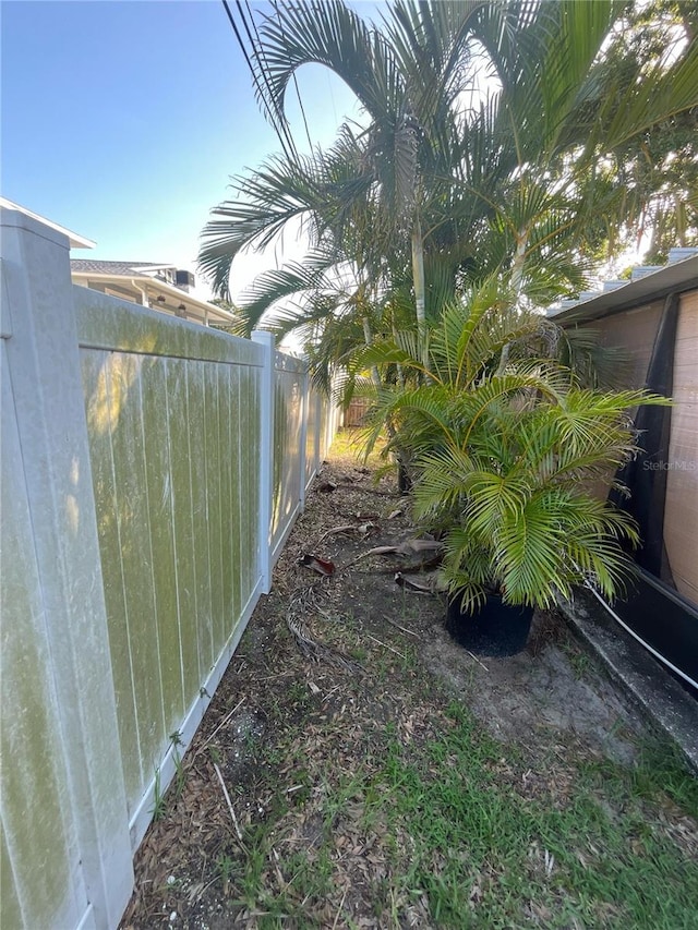 1782 Michigan Ave NE, Saint Petersburg, FL 33703 - view of yard