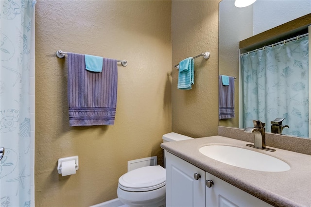 163 Brent Cir, Oldsmar, FL 34677 - full bath featuring vanity, a textured wall, and a shower with shower curtain