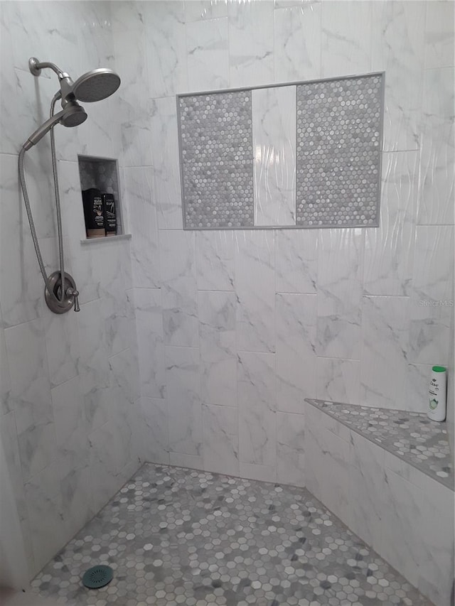 702 Cypress Pl, Sun City Center, FL 33573 - full bath featuring tiled shower
