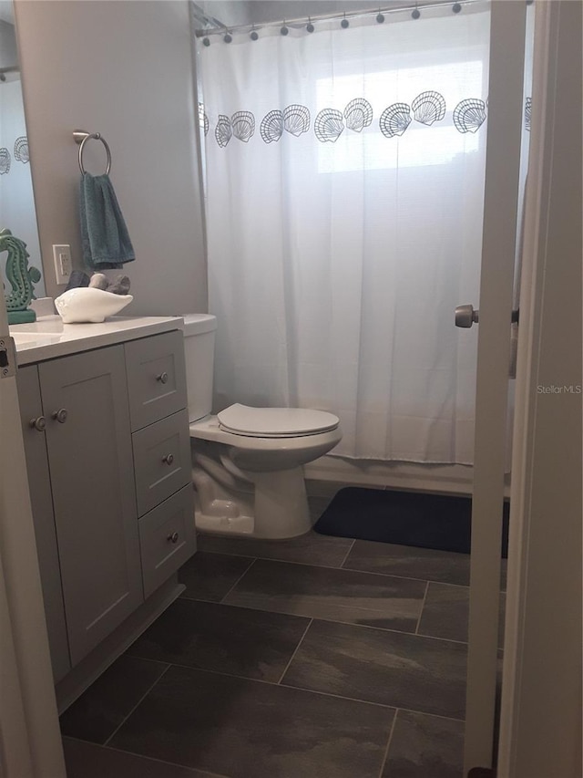702 Cypress Pl, Sun City Center, FL 33573 - full bathroom with vanity and a shower with shower curtain