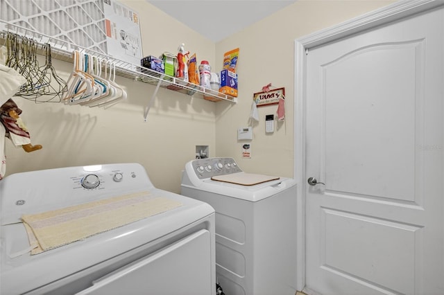 125 Paddock St, Lehigh Acres, FL 33974 - laundry area with washing machine and dryer
