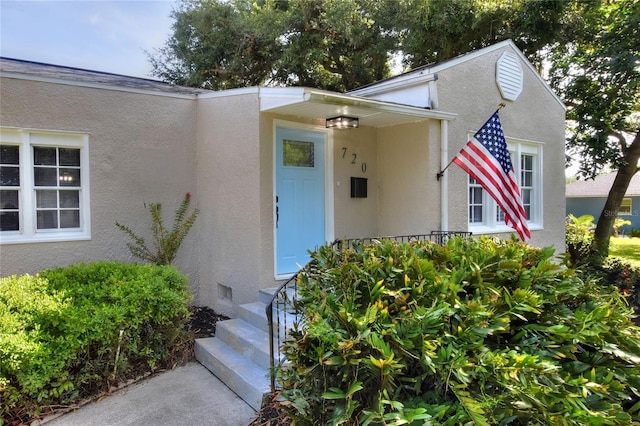 720 Woodward St, Lakeland, FL 33803 - property entrance with stucco siding
