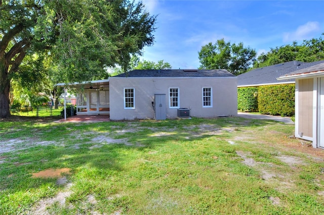 720 Woodward St, Lakeland, FL 33803 - rear view of house with stucco siding