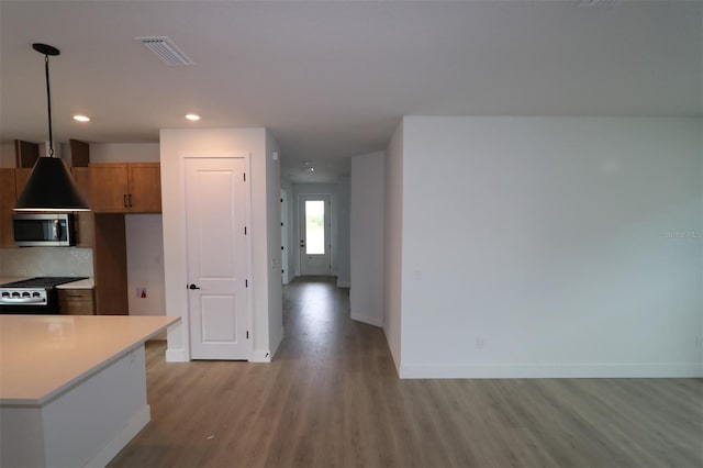 699 Allora Ave, Nokomis, FL 34275 - kitchen featuring stainless steel appliances, light wood-type flooring, light countertops, recessed lighting, and hanging light fixtures