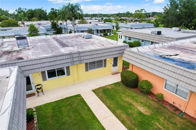 201 Bedford St Unit 79, Sun City Center, FL 33573 - rear view of property with stucco siding and a yard