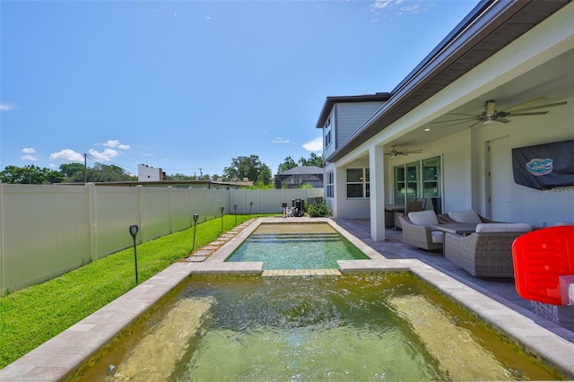 2866 Quail Crest Ct, Valrico, FL 33594 - view of pool featuring ceiling fan, a fenced backyard, an outdoor living space, a pool with connected hot tub, and a patio area