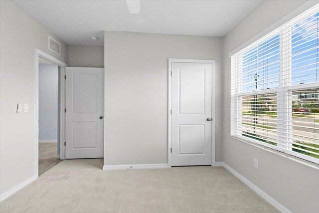 33369 Hamilton Hill Ln, Wesley Chapel, FL 33545 - unfurnished bedroom featuring light carpet and ceiling fan
