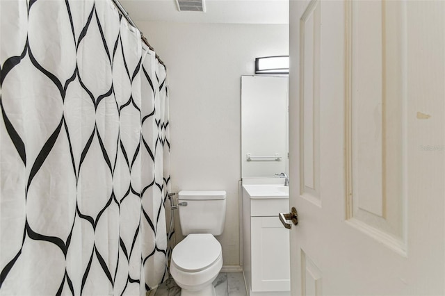 3335 Fox Hunt Dr, Palm Harbor, FL 34683 - full bath featuring vanity and a shower with shower curtain
