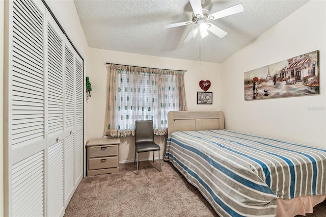 3335 Fox Hunt Dr, Palm Harbor, FL 34683 - bedroom featuring a closet, a textured ceiling, carpet flooring, and a ceiling fan