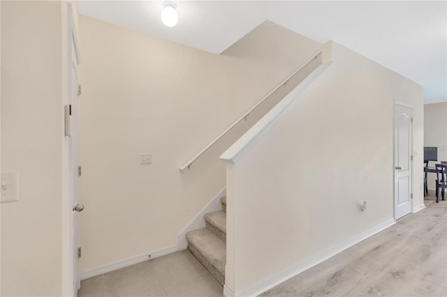 12710 Buffalo Run Dr, Gibsonton, FL 33534 - staircase featuring baseboards