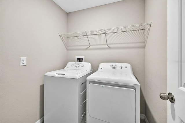 13324 Willow Bluestar Loop, Riverview, FL 33579 - laundry area featuring washer and clothes dryer and baseboards
