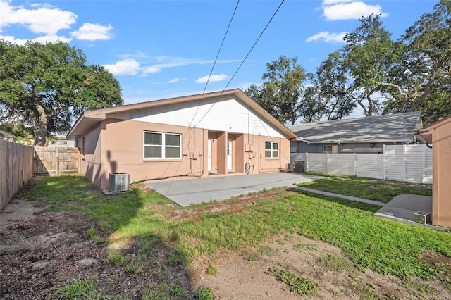 7112 2nd St N, Saint Petersburg, FL 33702 - back of property featuring a patio area and a fenced backyard