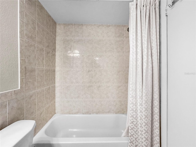 2625 State Road 590 Unit 723, Clearwater, FL 33759 - full bath with shower / bath combination with curtain and tile walls