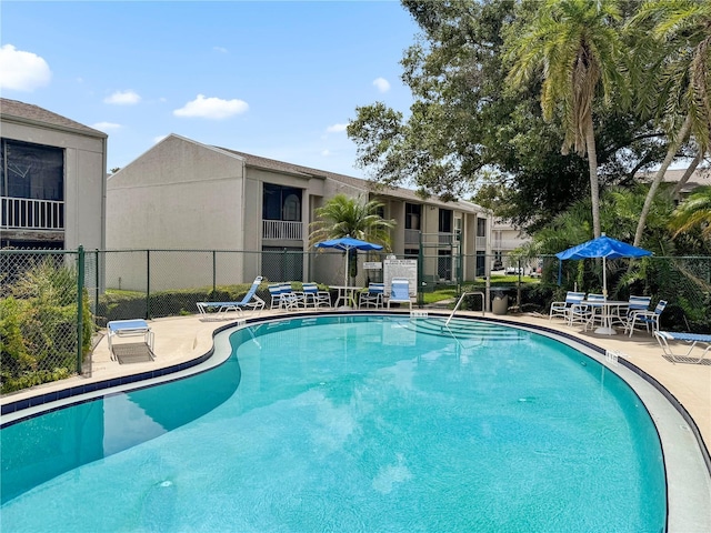 2625 State Road 590 Unit 723, Clearwater, FL 33759 - community pool with a patio area