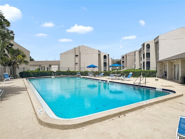 2625 State Road 590 Unit 723, Clearwater, FL 33759 - community pool featuring a patio and a residential view