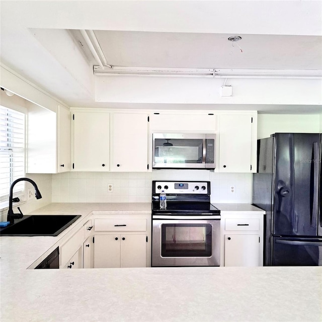 3645 E Country Side Dr, Inverness, FL 34452 - kitchen featuring stainless steel appliances, light countertops, and decorative backsplash