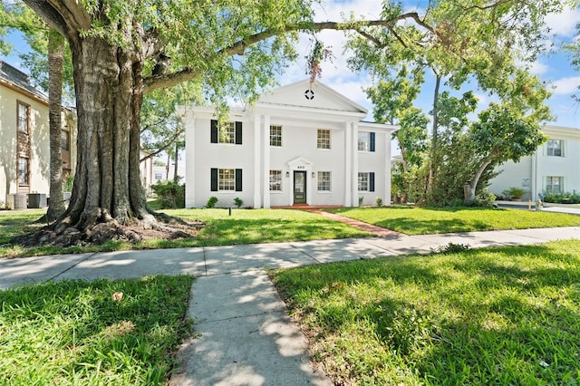 4313 W N A St, Tampa, FL 33609 - greek revival inspired property featuring a front yard and stucco siding