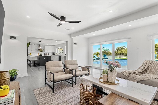 380 Colony Point Rd S, Saint Petersburg, FL 33705 - living area featuring recessed lighting and a ceiling fan