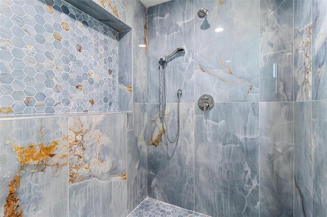 380 Colony Point Rd S, Saint Petersburg, FL 33705 - full bath featuring tiled shower