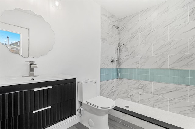 380 Colony Point Rd S, Saint Petersburg, FL 33705 - bathroom featuring tiled shower and vanity